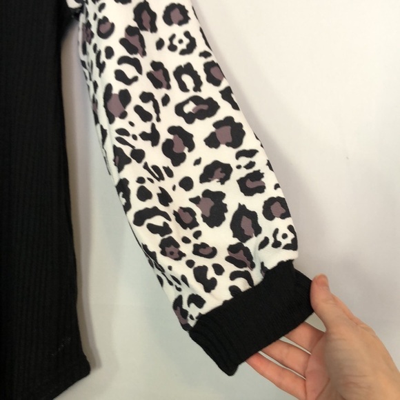 Emery Rose Woman Long Sleeve Black Animal Print Round Neckline Top Size L - Picture 5 of 11
